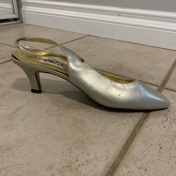 Vintage Y2K SOFT by Highlights Metallic Silver/Gold Slingback Kitten Heels 7.5 - Picture 3 of 9